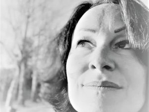 Portrait noir et blanc de Karine Barranco